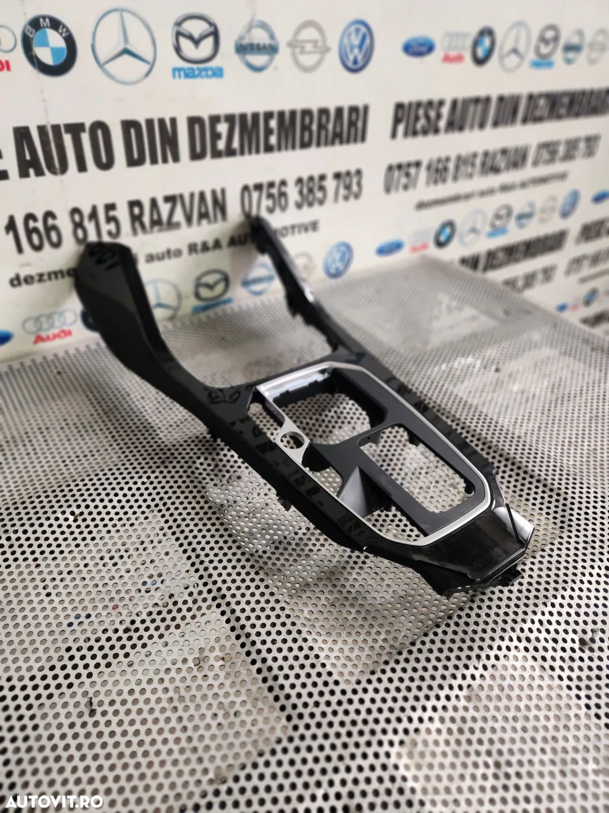 Ornament Trim Consola Centrala Schimbator Bmw Seria 1 F40 F41 Volan Stanga Mic Defect Dezmembrez Bm - 1