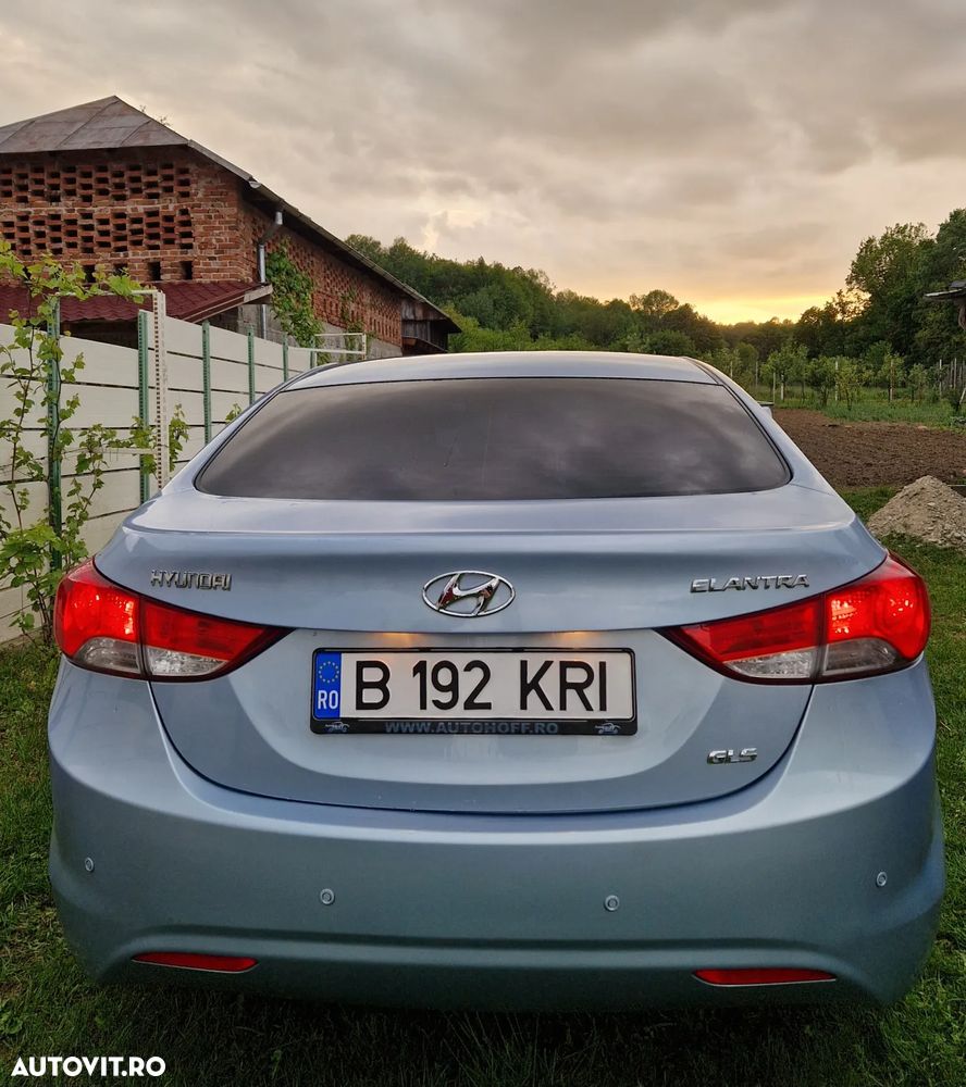 Hyundai Elantra 1.6 MPi - 3
