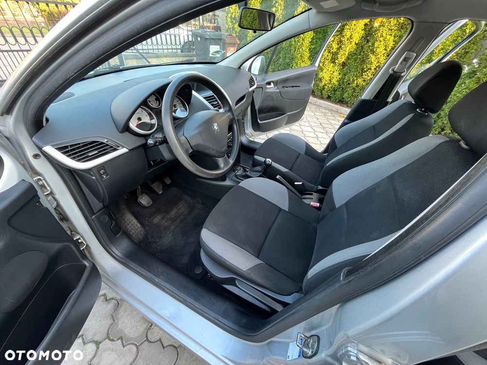 Peugeot 207 - 21