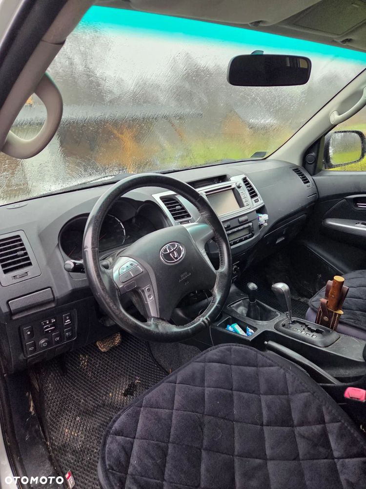 Toyota Hilux 3.0 D-4D Invincible - 6