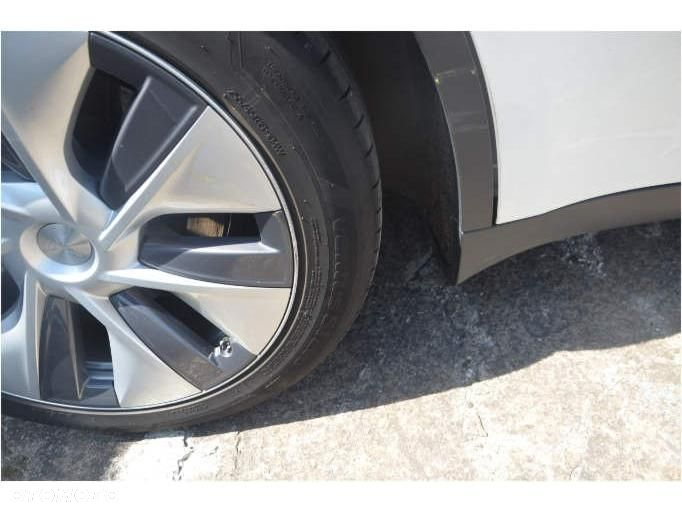 Tesla Y Long Range RWD - 34
