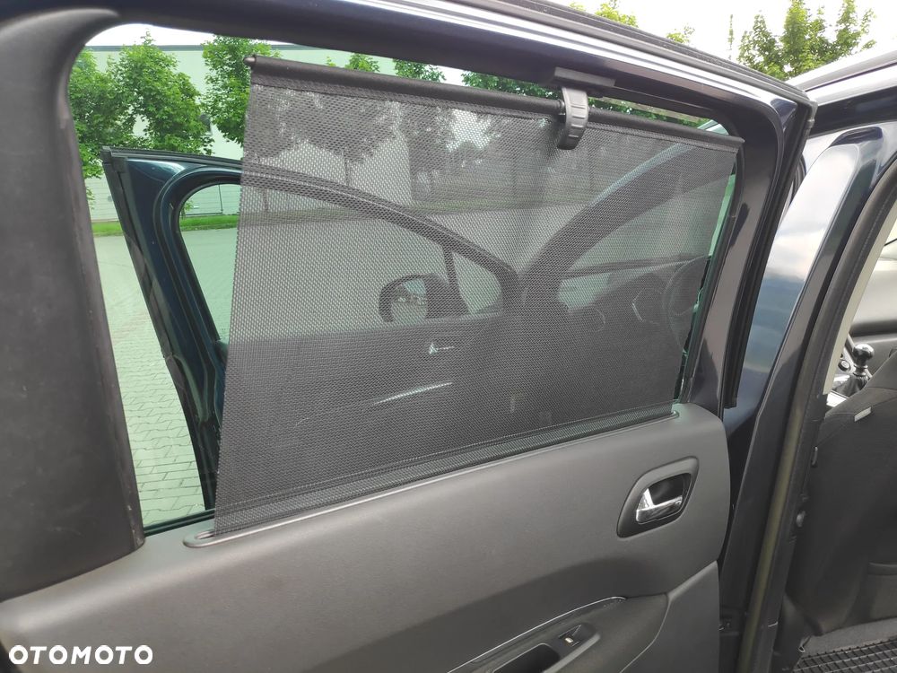 Peugeot 5008 1.6 THP Family - 17