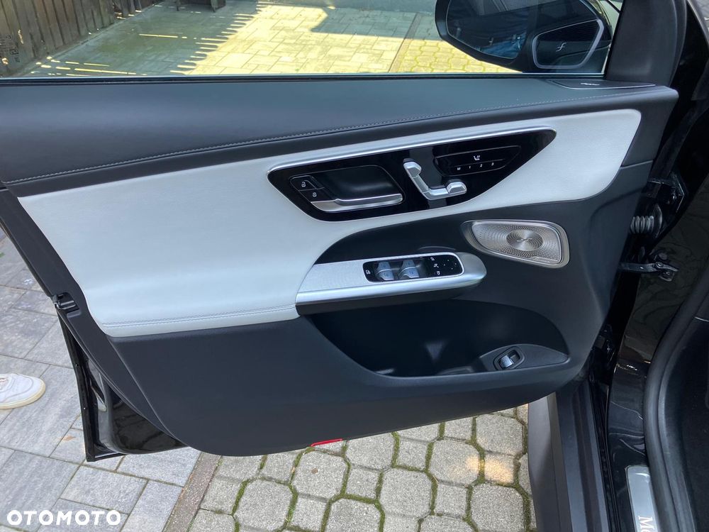 Mercedes-Benz GLC 300 4Matic 9G-TRONIC AMG Line - 11