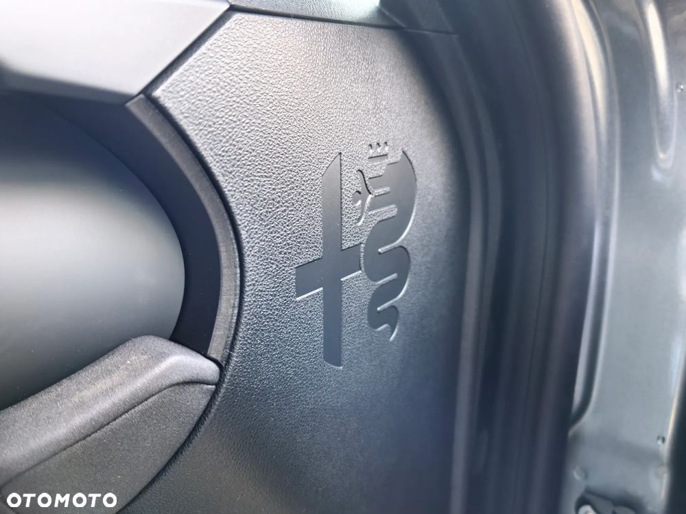 Alfa Romeo Junior 1.2 VGT Ibrida Ti - 32