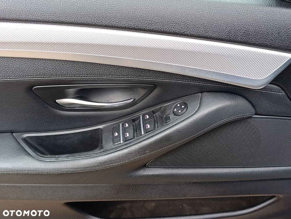 BMW Seria 5 525d xDrive Luxury Line - 12