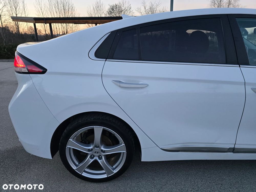 Hyundai IONIQ Hybrid Premium - 36