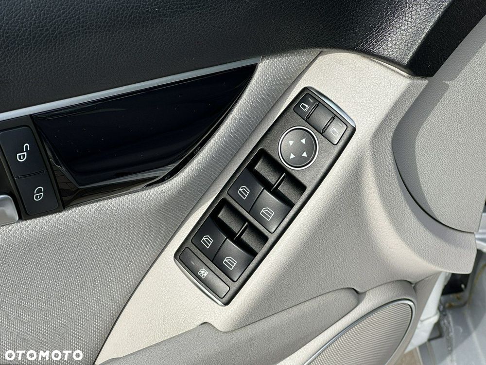 Mercedes-Benz Klasa C 180 BlueEFFICIENCY - 27