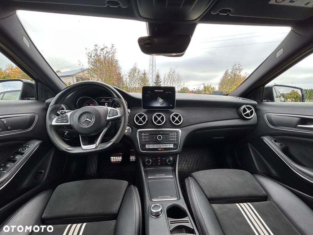 Mercedes-Benz GLA - 8