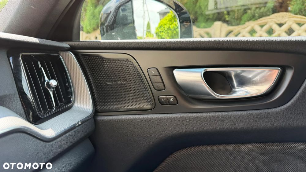 Volvo XC 60 B4 D Ultimate Dark - 28