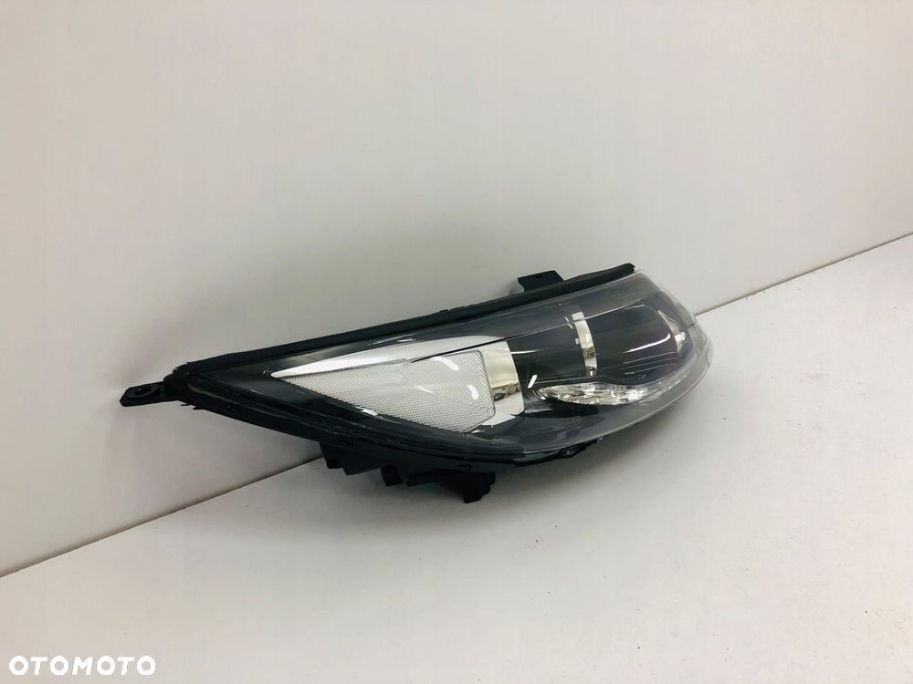 KIA SPORTAGE III 2010-2015 PRAWY REFLEKTOR LED - 2