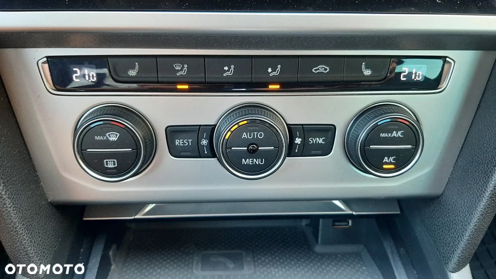 Volkswagen Passat 1.6 TDI SCR DSG Business - 19