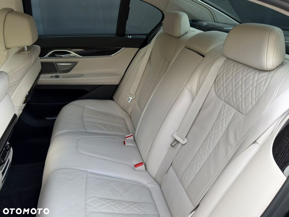 BMW Seria 7 - 12