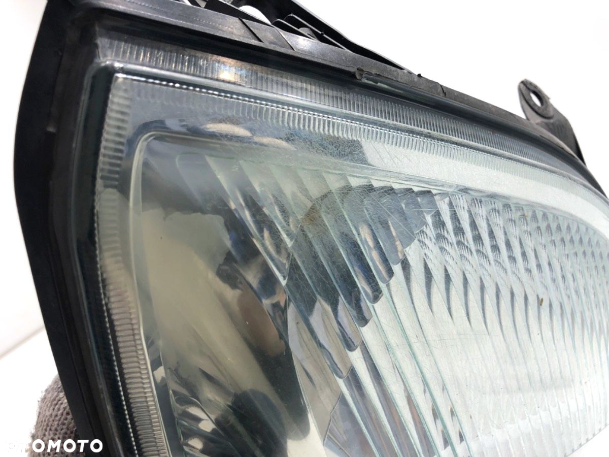 REFLEKTOR PRAWY PRZÓD - 127.00 PLN - FORD FIESTA V (JH_, JD_) 2001 - 2014 1.3 51 kW [69 KM] benzyna - 4