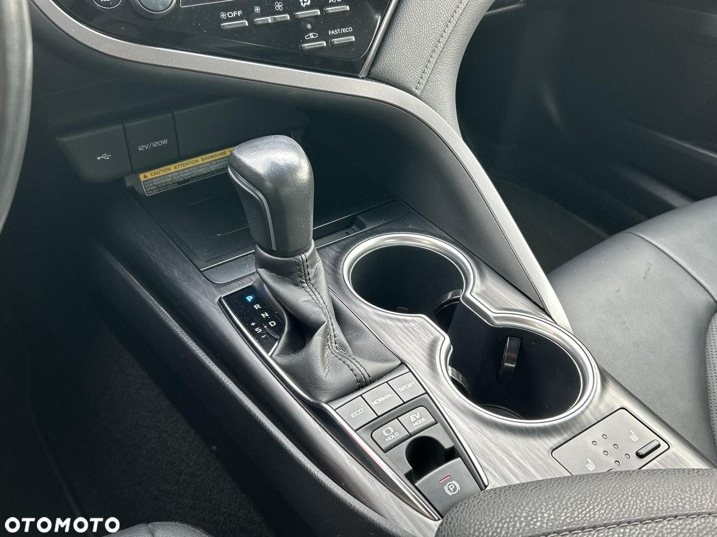 Toyota Camry - 18