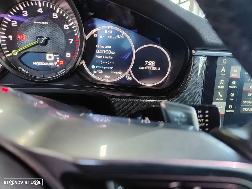 Porsche Panamera 4 E-Hybrid Platinum Edition - 33