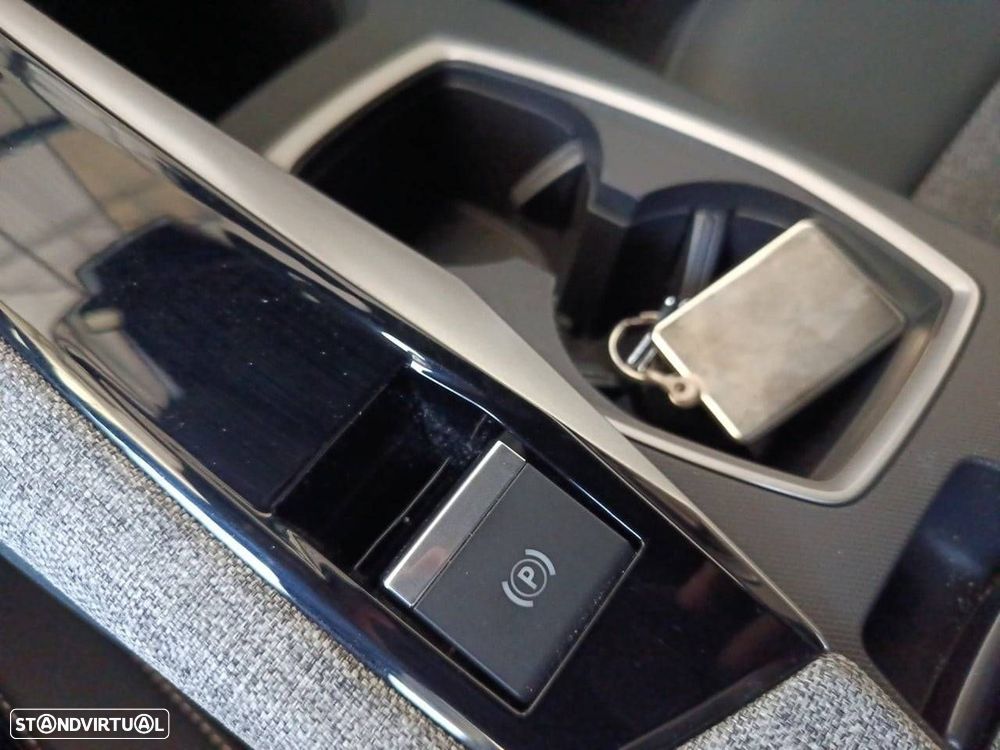 Peugeot 3008 1.2 Hybrid Allure e-DCS6 - 18