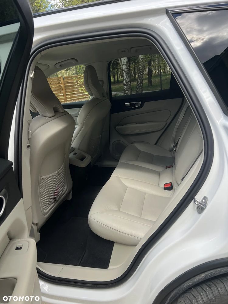 Volvo XC 60 B4 D Plus Dark - 6