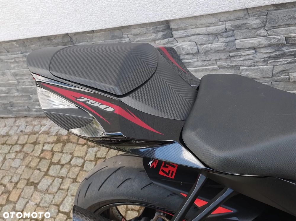 Suzuki GSX-R - 11