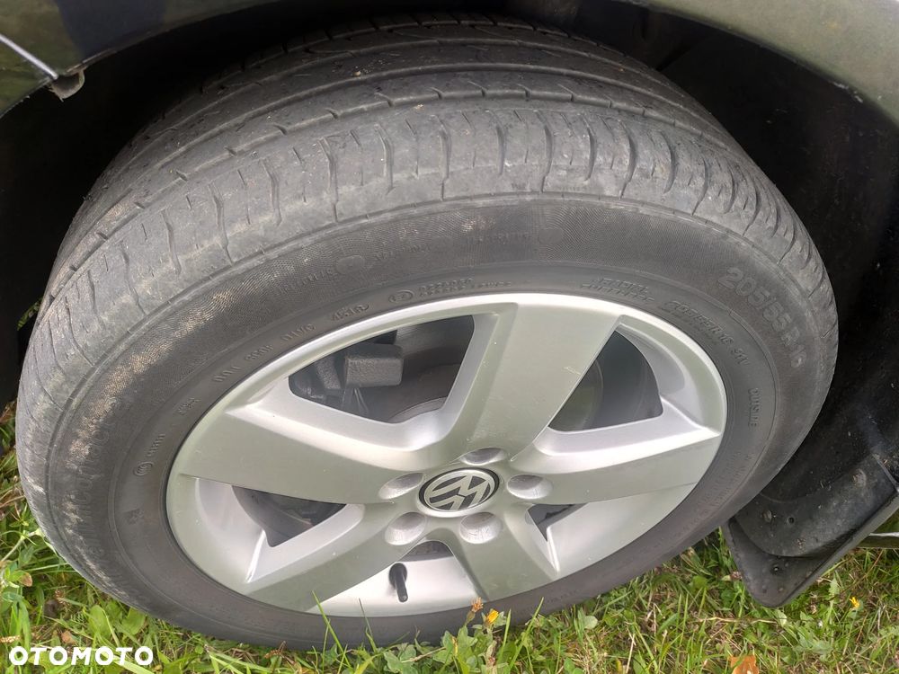 Volkswagen Touran - 12