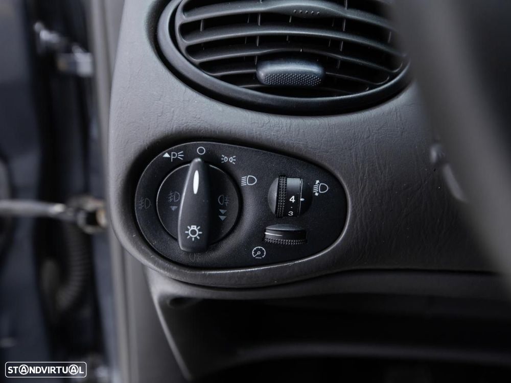 Ford Focus Van - 12