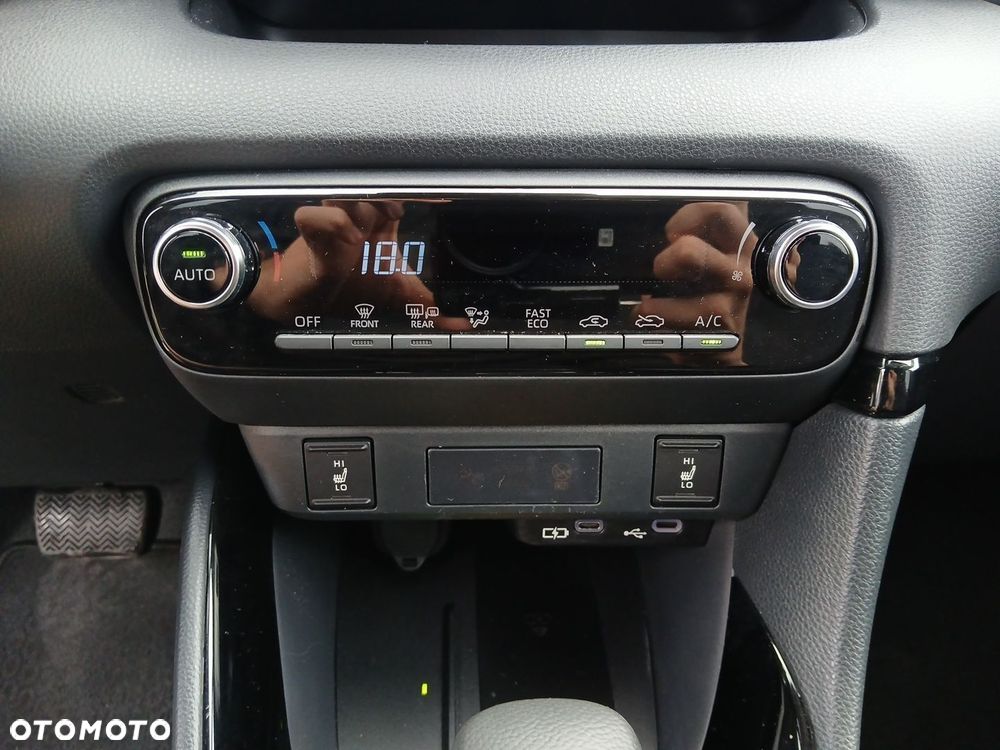 Toyota Yaris Hybrid 1.5 Style - 34