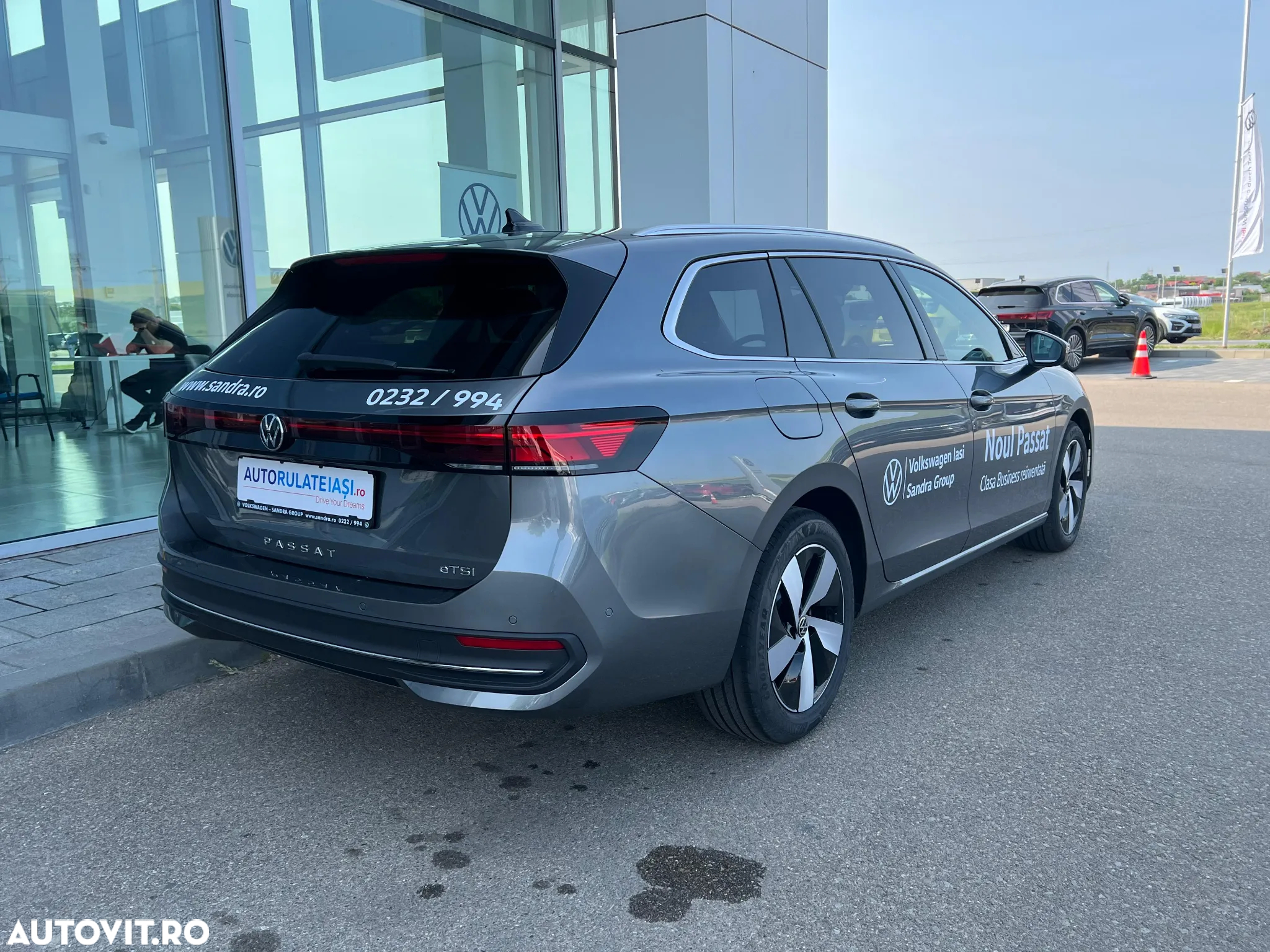 Volkswagen Passat Variant 1.5 eTSI DSG MHEV Business - 3
