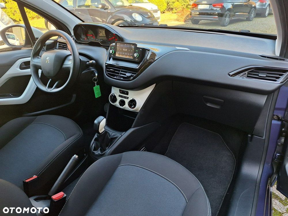 Peugeot 208 - 13