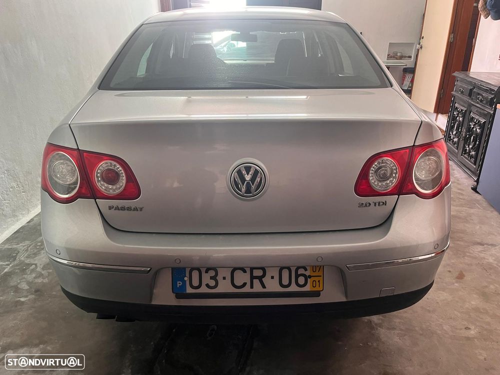 VW Passat 2.0 TDI Edition Confort. DSG - 4