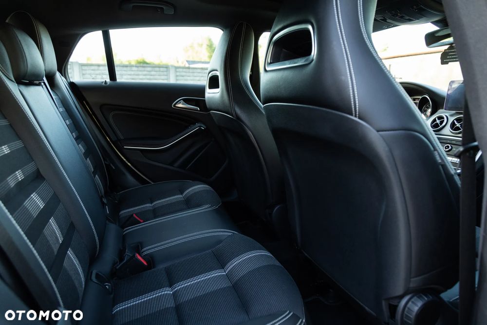 Mercedes-Benz CLA 250 7G-DCT - 16