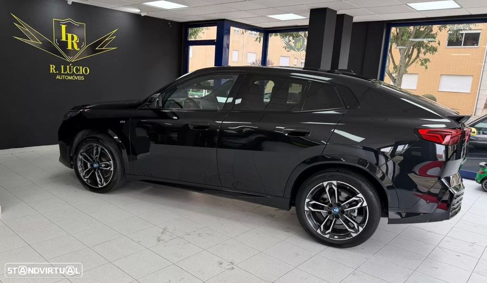 BMW iX2 eDrive20 Pack Desportivo M - 18