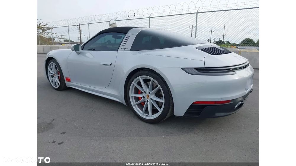 Porsche 911 Targa 4 GTS PDK - 7