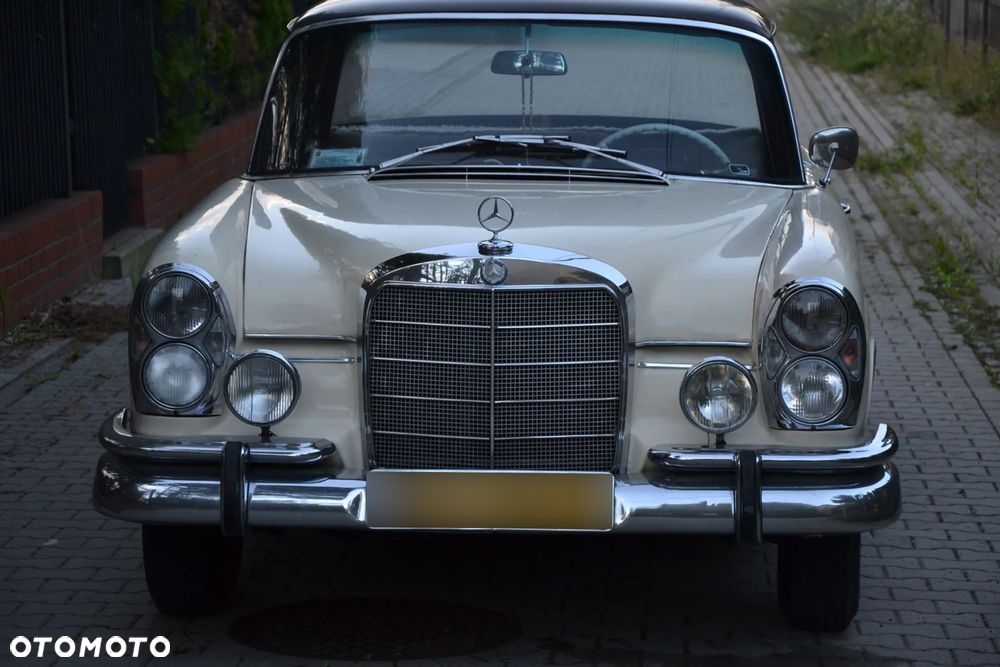 Mercedes-Benz W111 - 1