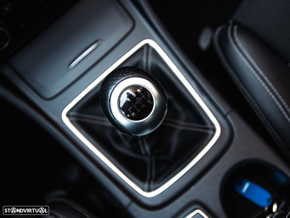 Mercedes-Benz GLA 180 CDI Urban - 29