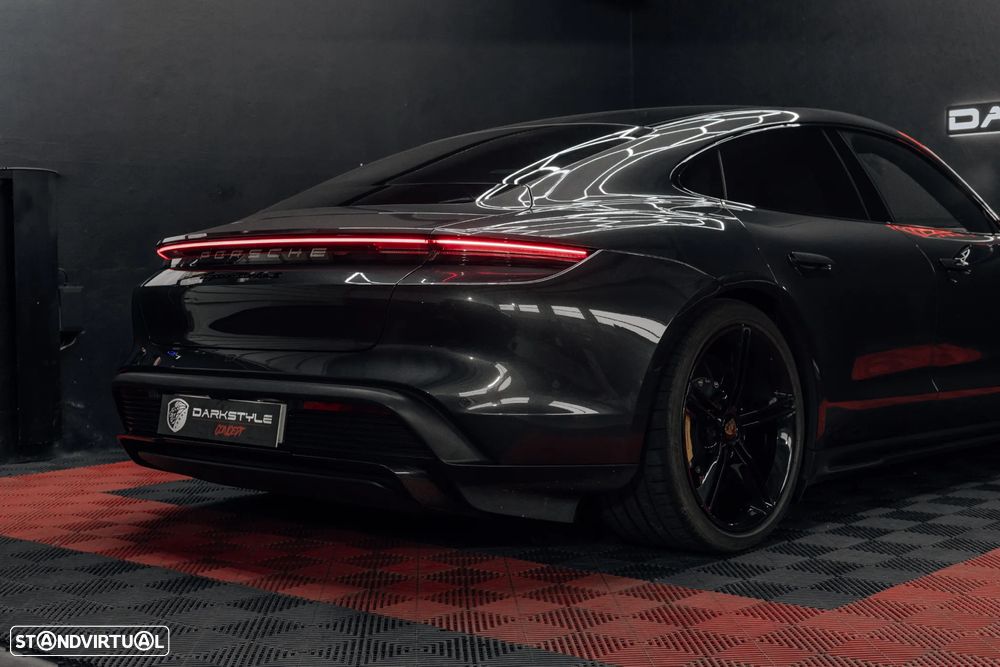 Porsche Taycan Turbo S - 5