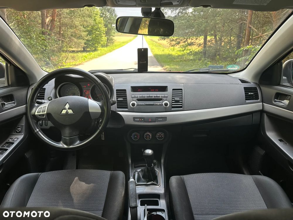 Mitsubishi Lancer - 12