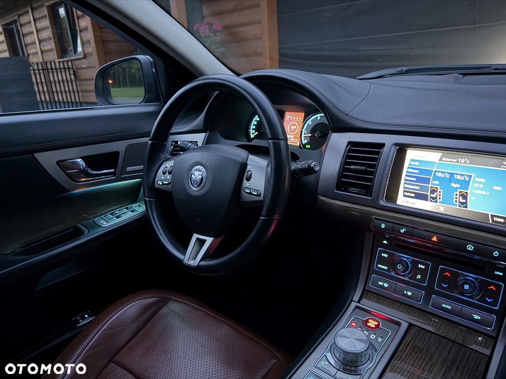 Jaguar XF 4.2 SV8 - 8