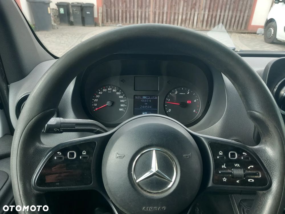 Mercedes-Benz Sprinter - 13