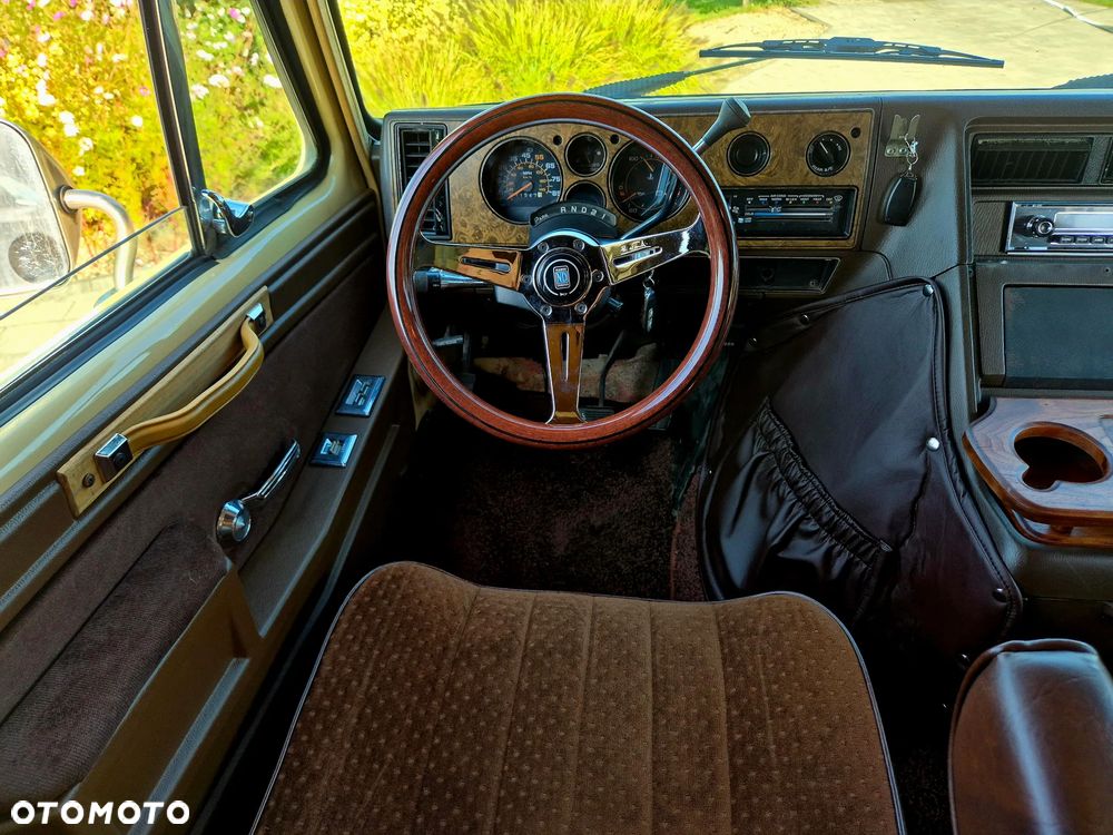 Chevrolet Chevy Van - 9