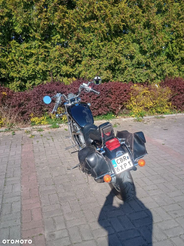 Suzuki Intruder - 11