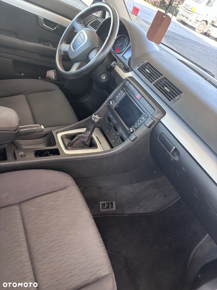 Audi A4 Limousine - 8