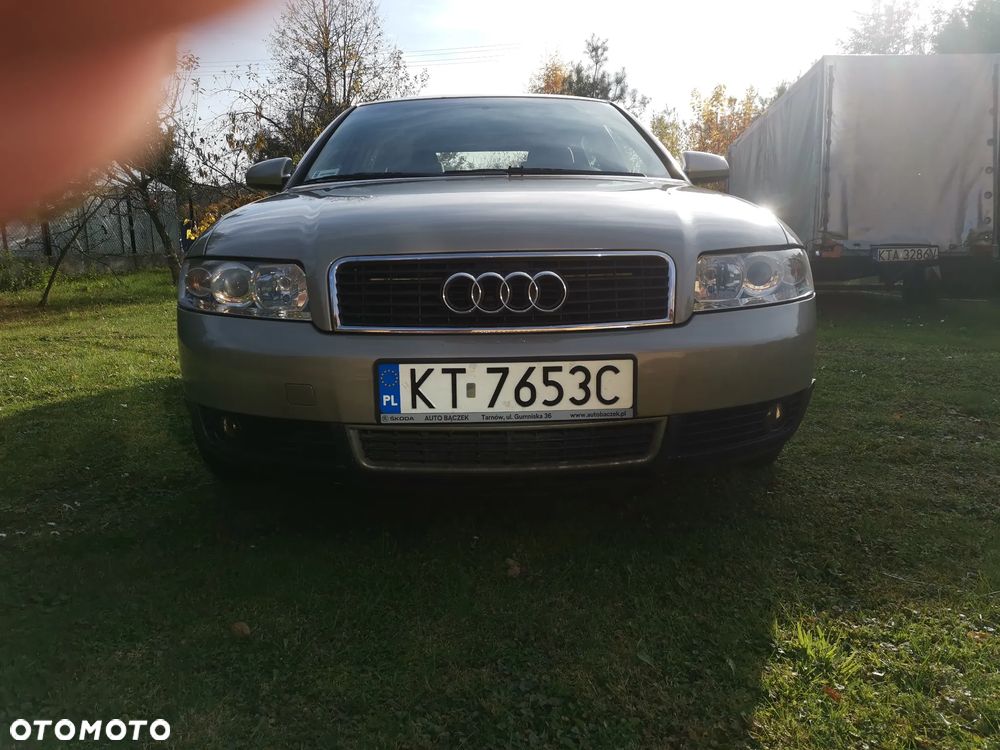 Audi A4 Limousine - 1