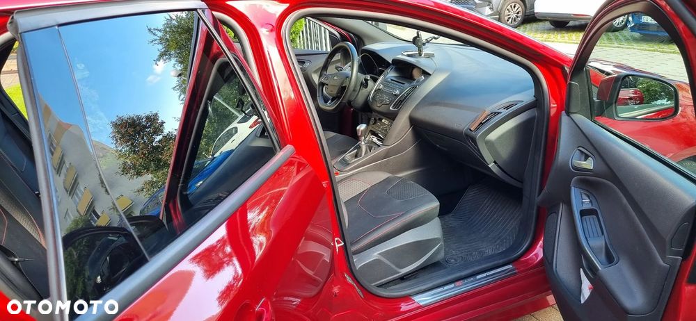Ford Focus 1.5 EcoBoost ST-Line - 5