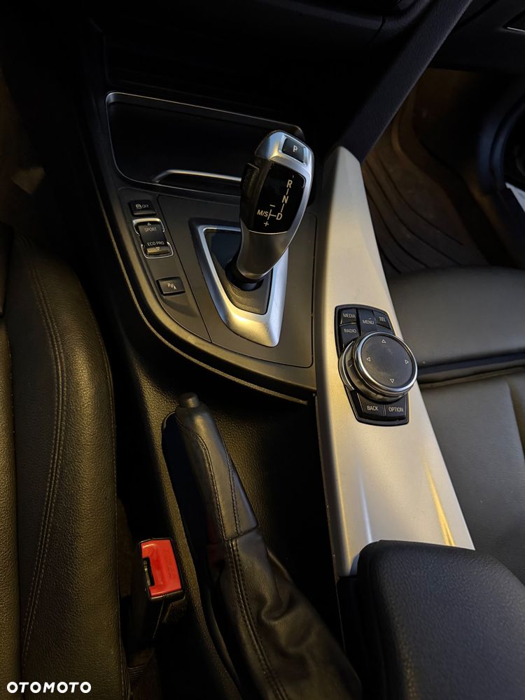 BMW Seria 3 320i xDrive Sport Line - 15