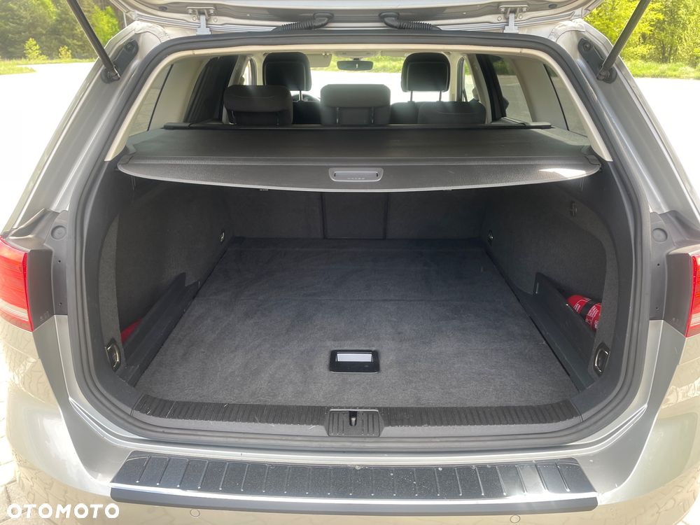 Volkswagen Passat - 30