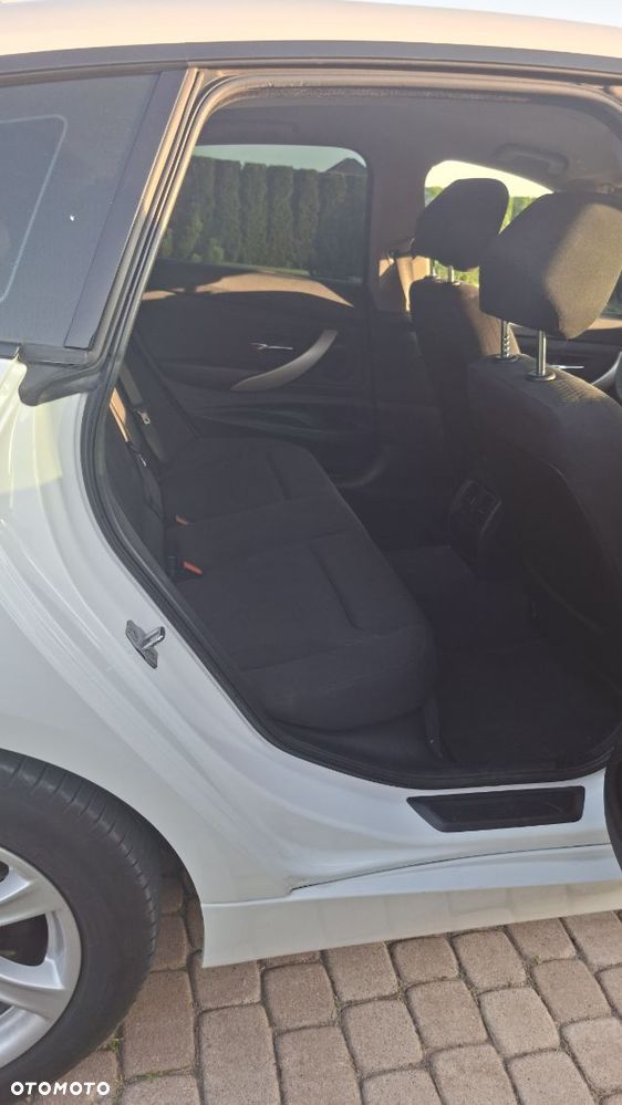 BMW Seria 3 318d - 11