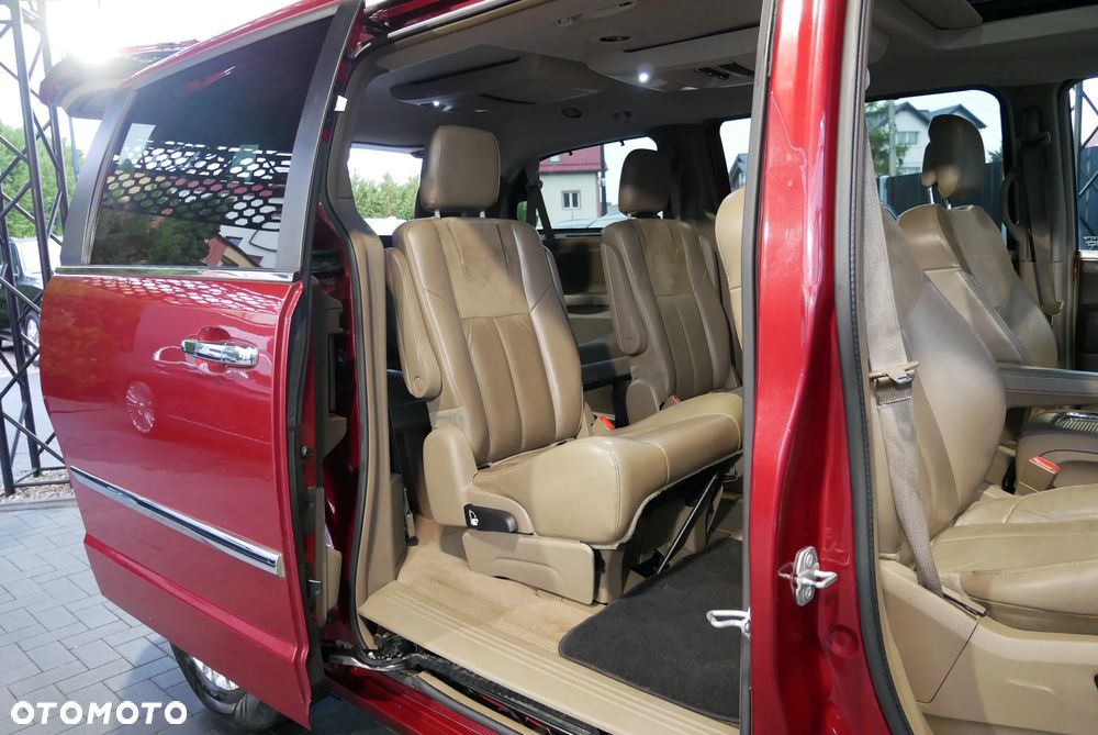 Chrysler Town & Country 3.6 Limited - 11