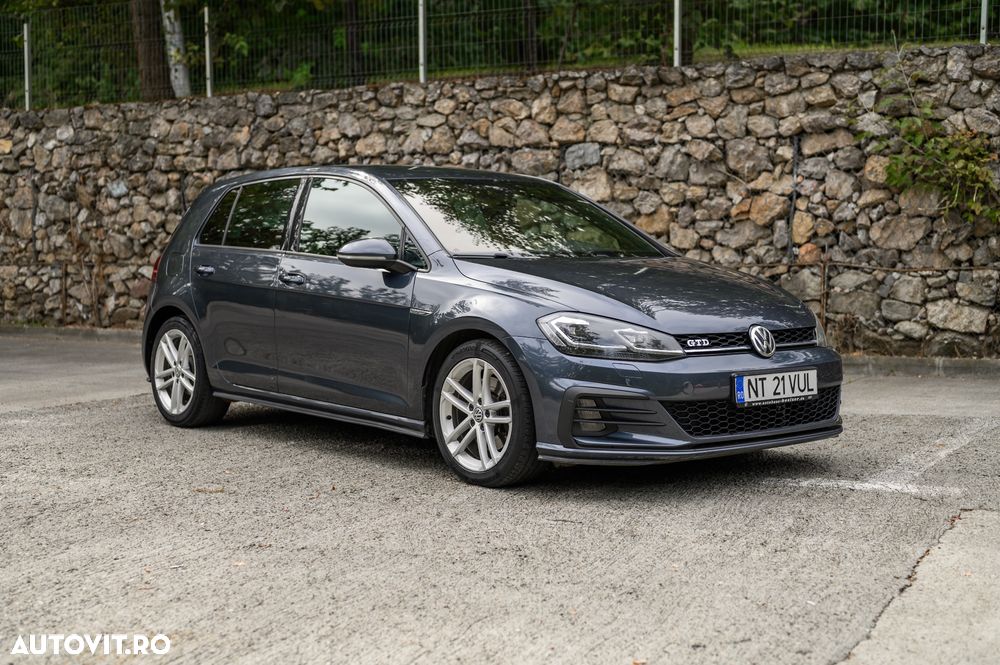 Volkswagen Golf - 1