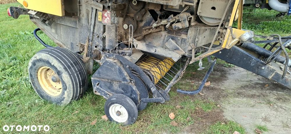 New Holland BR740 - 39