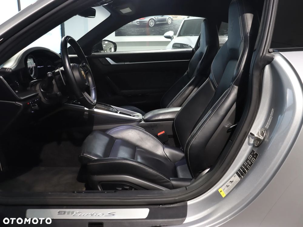 Porsche 911 Carrera Turbo S - 17
