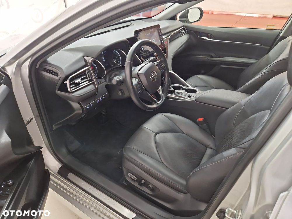 Toyota Camry 2.5 Hybrid Executive CVT - 10